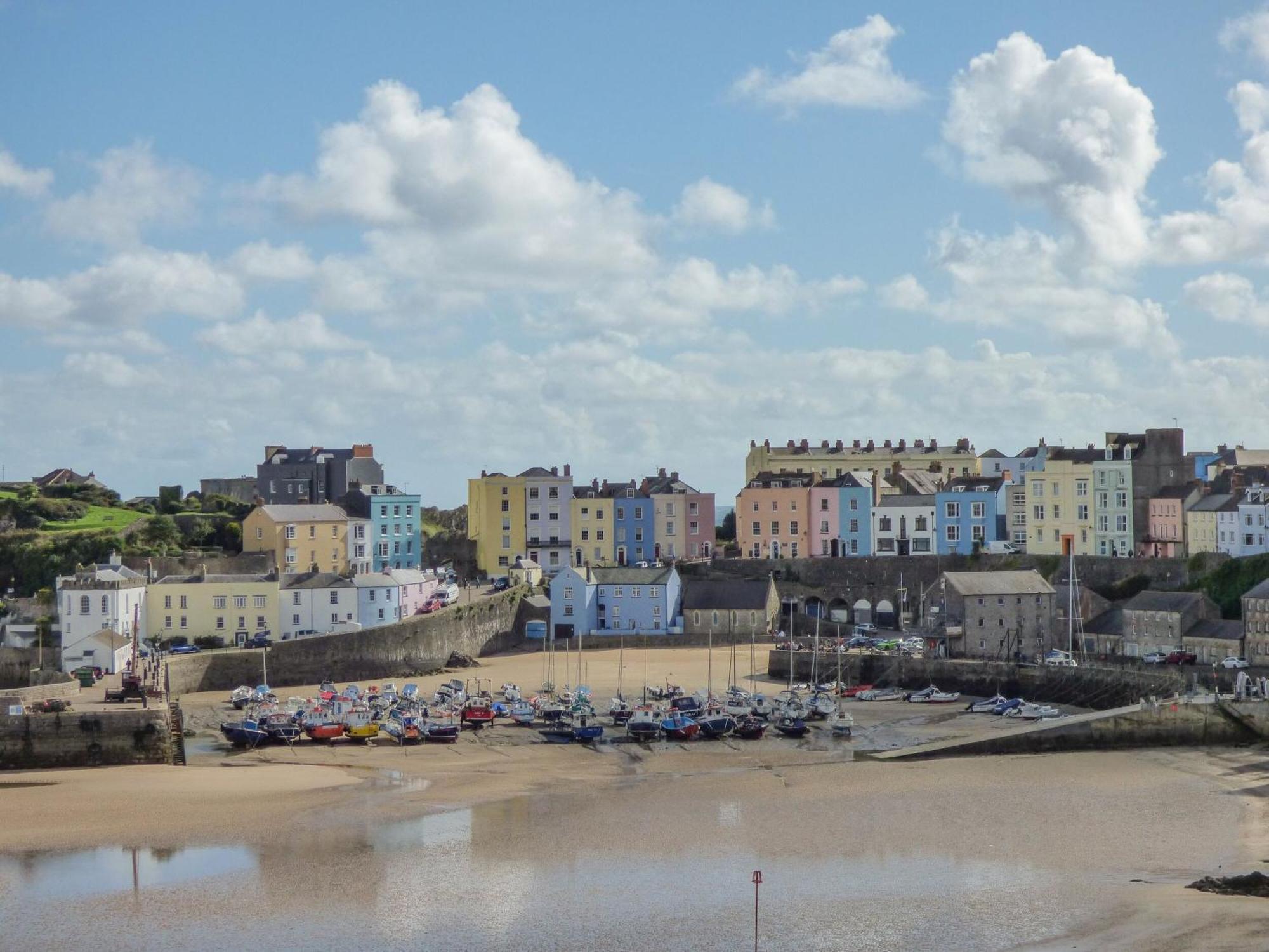 Apartment Gower View